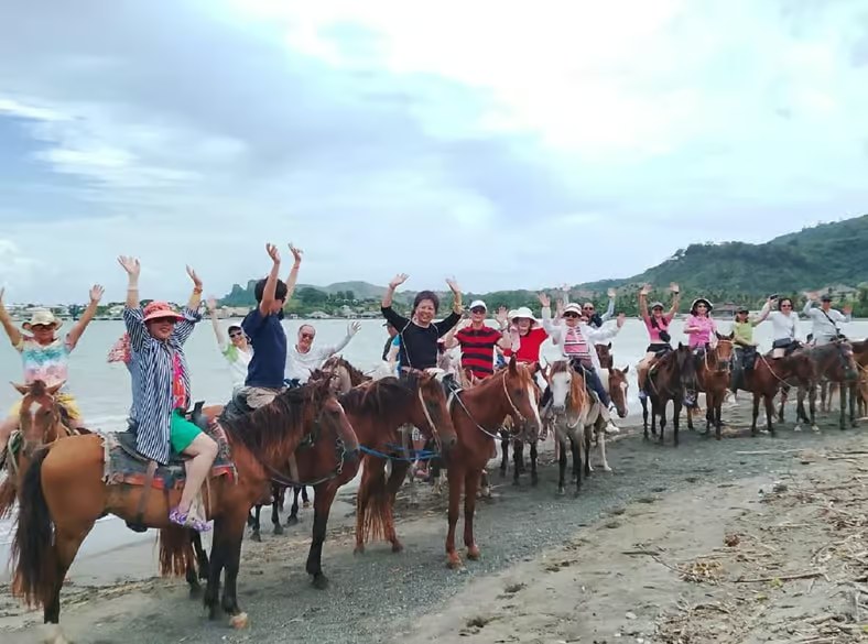 Puerto Plata: Horseback Riding Along the Beach, Countryside & City (Maimón) 3